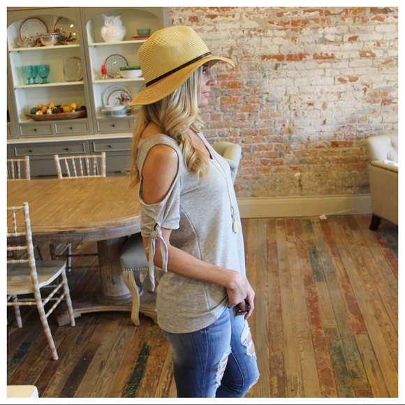 ✨LAST✨Gray tie sleeve cold shoulder criss cross - Picture 3 of 5